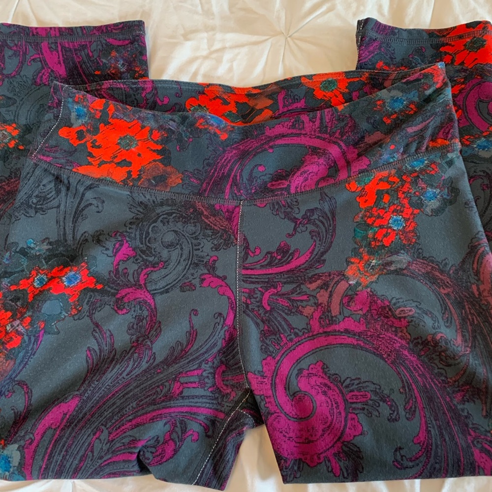 Fabletics Athletic Capris - Picture 2 of 13